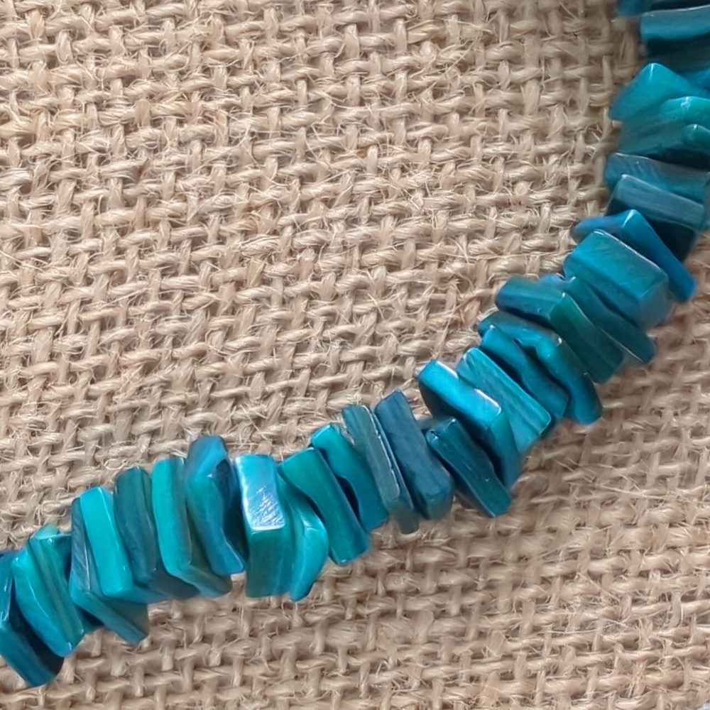 Vintage glass turquoise beaded necklace - Picture 2 of 6